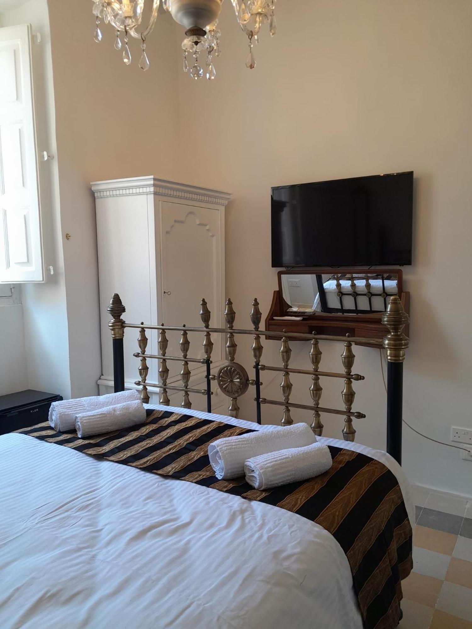 Charming Town House In Cospicua, Valperga Rooms Exterior foto